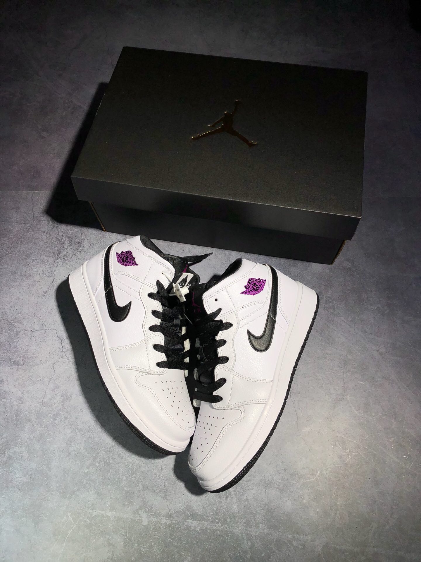 Authentic Air Jordan 1 Mid White Grape GS